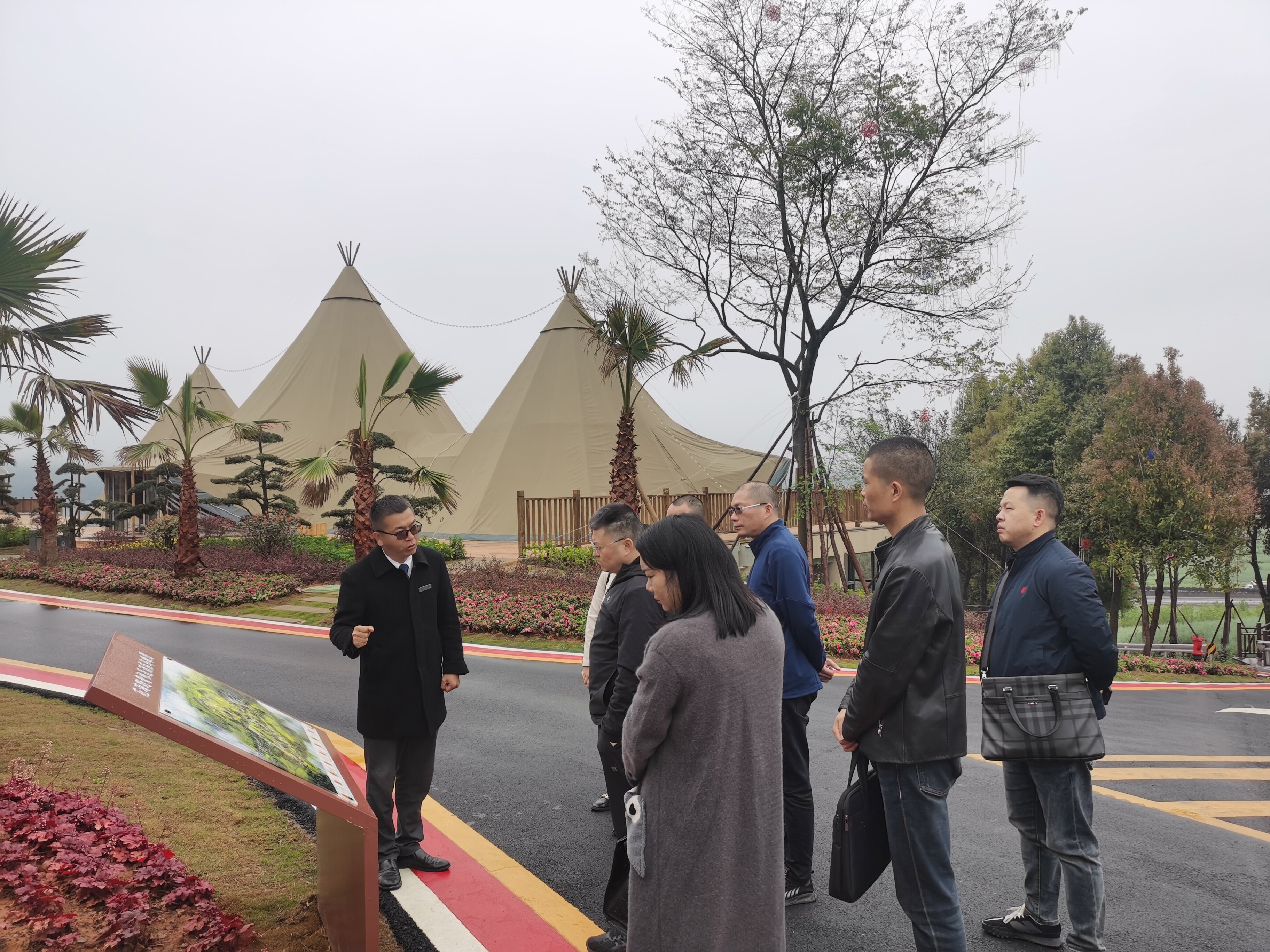 巴中發(fā)展控股集團黨委副書記、總經(jīng)理沈鵬帶隊赴云南羅平縣等地考察學(xué)習(xí)